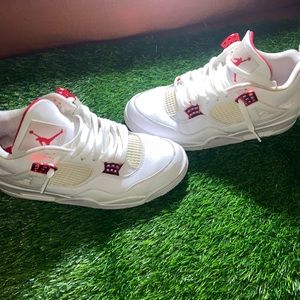 Jordan 4 Metallic Red